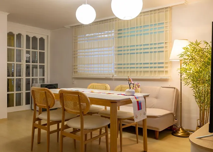 5min, Stn, 3r5b, Group, Family, Good Location For Travel, Myeongdong, Itaewon, Hongdae *