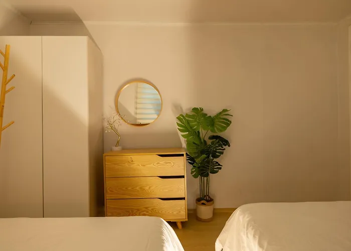 5min, Stn, 3r5b, Group, Family, Good Location For Travel, Myeongdong, Itaewon, Hongdae